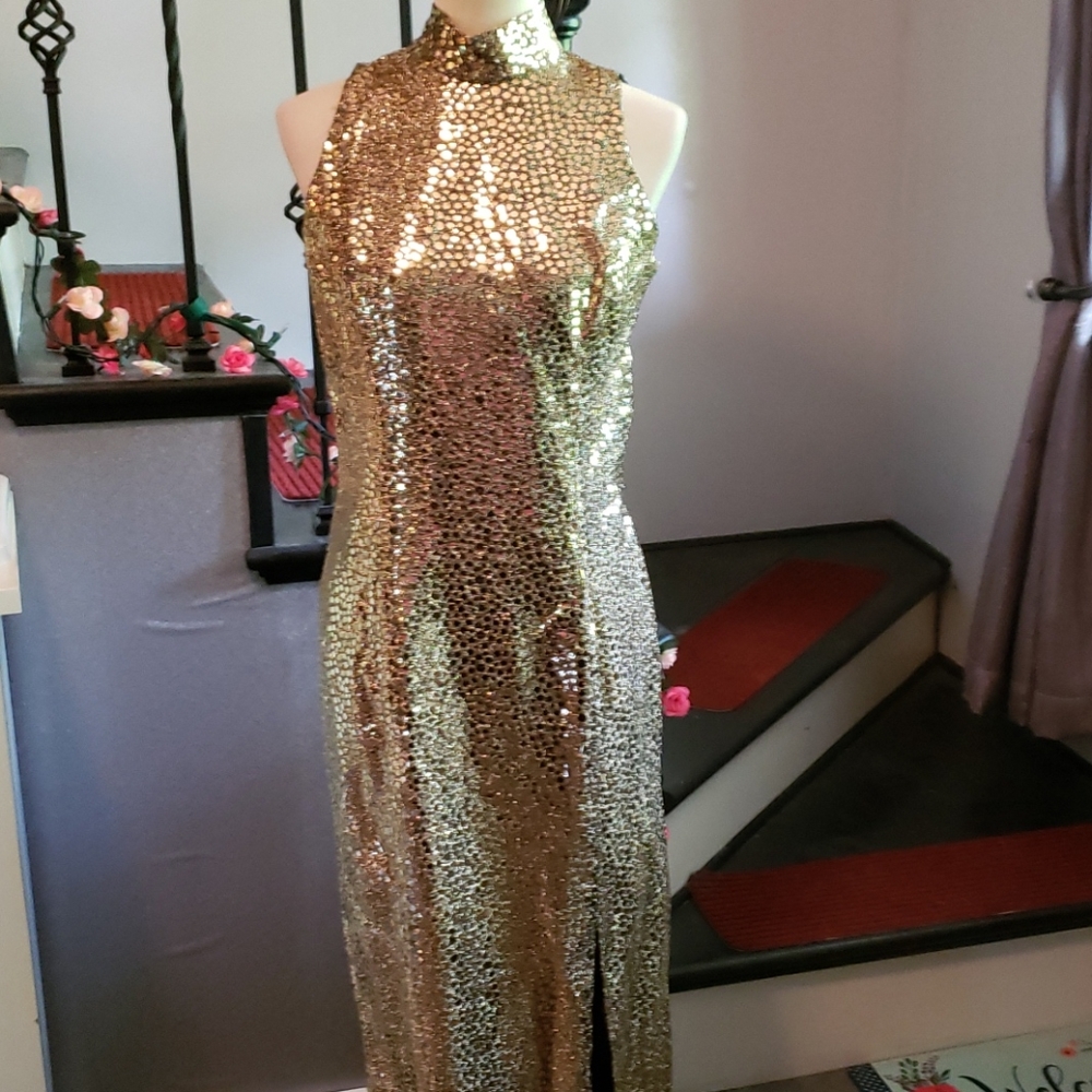 $40 today ONLY! Vintage Gold Sequin Evening Gown size L 80’s
